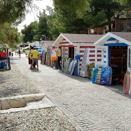 Autotrip Mobile Homes Belvedere Üdülőpark Seget Vranjica